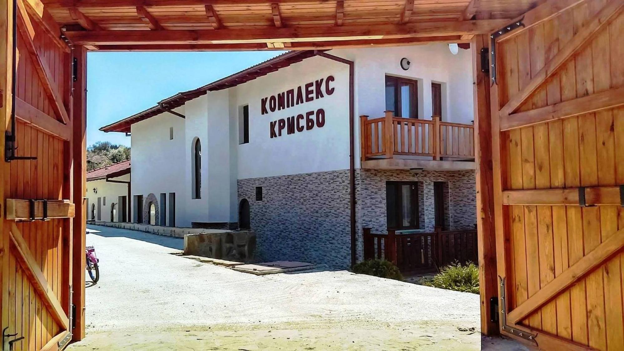Family Complex Krisbo Hotell Donkovtsi Exteriör bild
