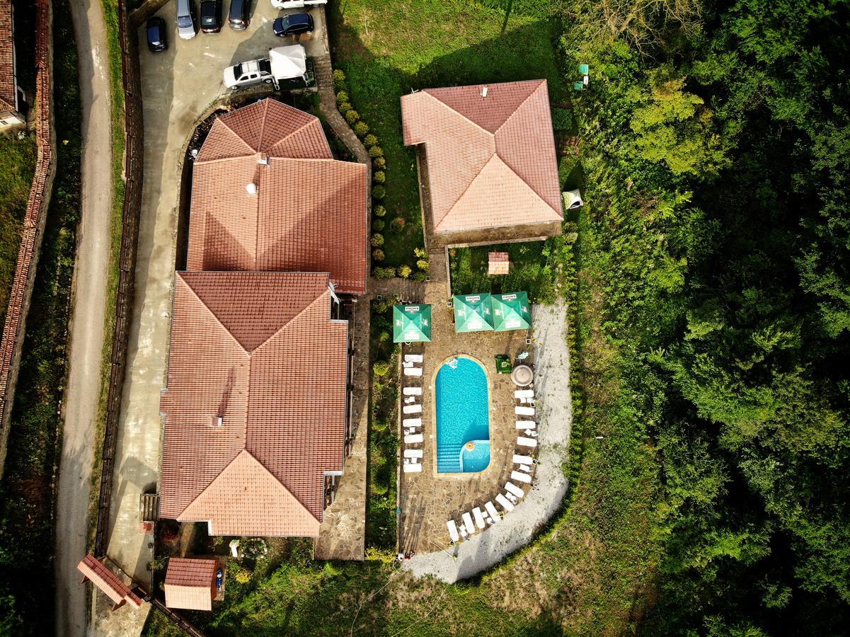 Family Complex Krisbo Hotell Donkovtsi Exteriör bild