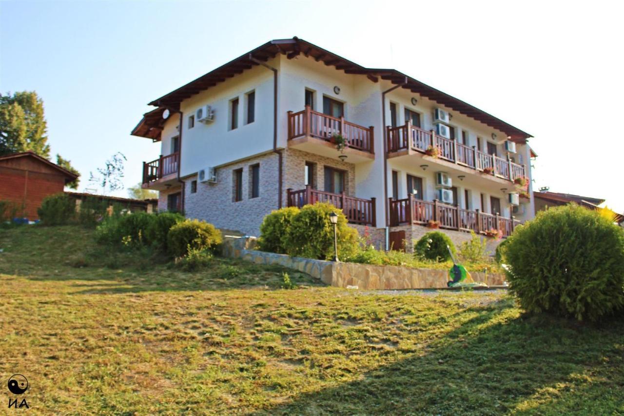 Family Complex Krisbo Hotell Donkovtsi Exteriör bild