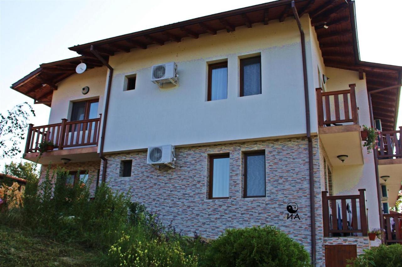 Family Complex Krisbo Hotell Donkovtsi Exteriör bild