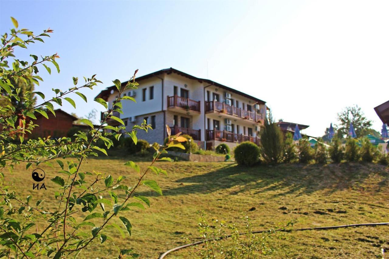 Family Complex Krisbo Hotell Donkovtsi Exteriör bild