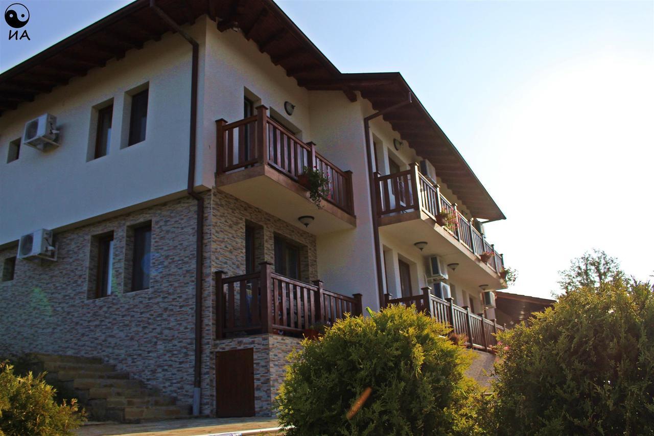 Family Complex Krisbo Hotell Donkovtsi Exteriör bild